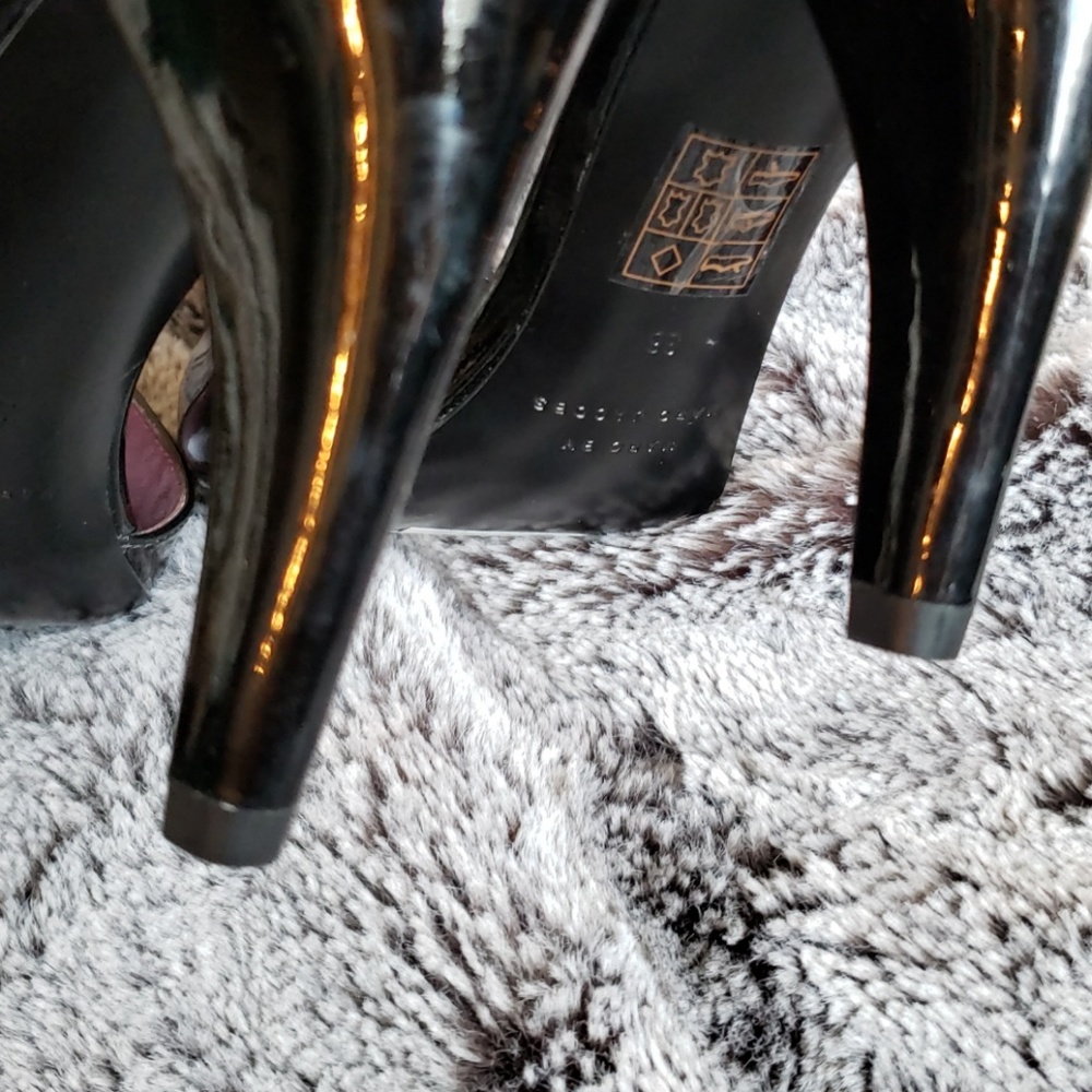 Marc by Marc Jacobs Reese Shark Tooth Patent Heels - Picture 7 of 7